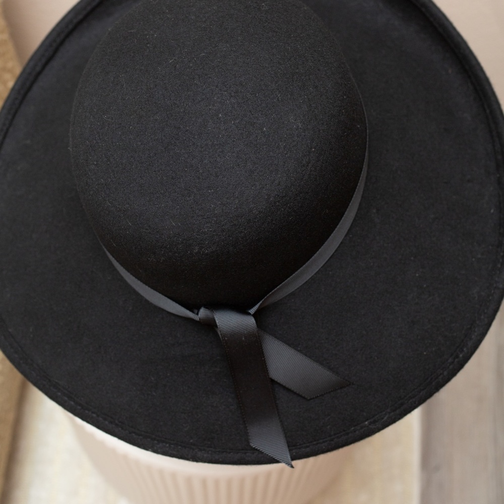 NWOT Black felt wide brim front tilt hat with ribbon - Picture 5 of 8